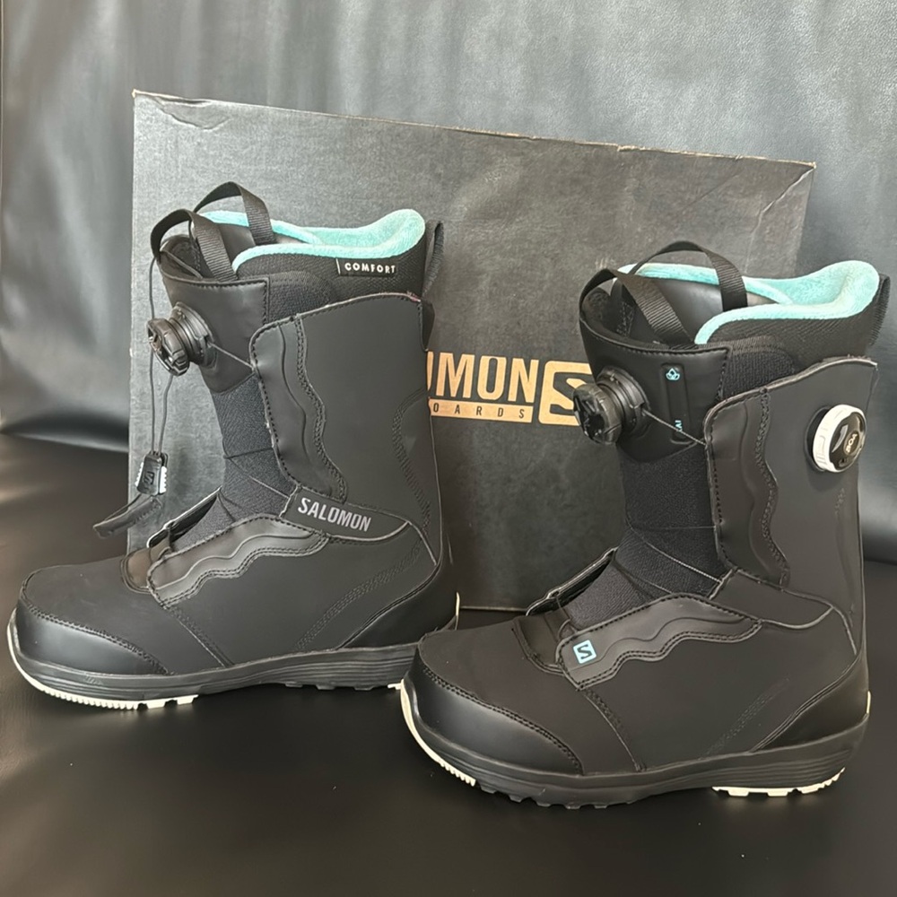 Women’s Salomon snowboard boots. Size 9.5.